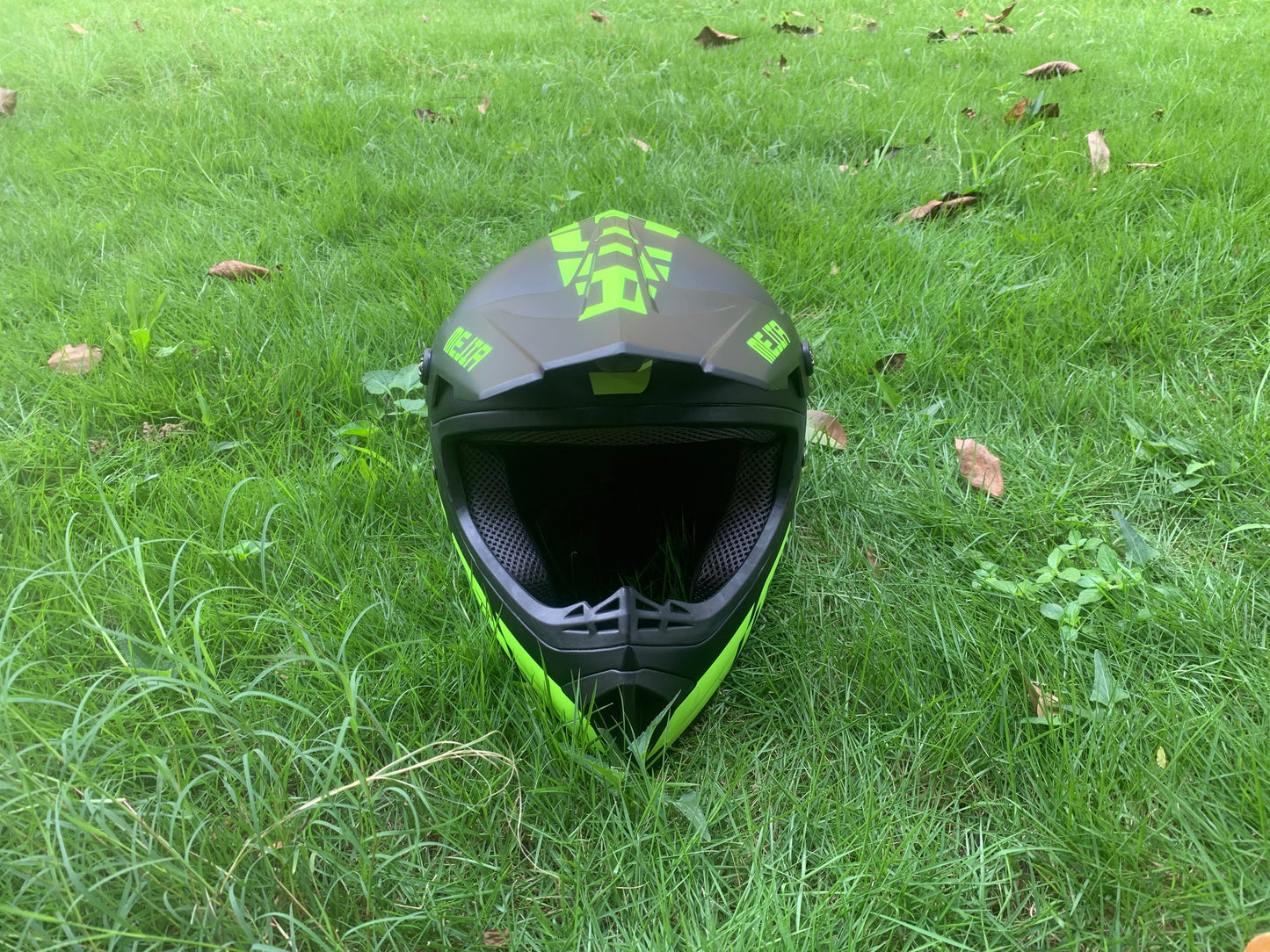 CASCO NEGRO/VERDE